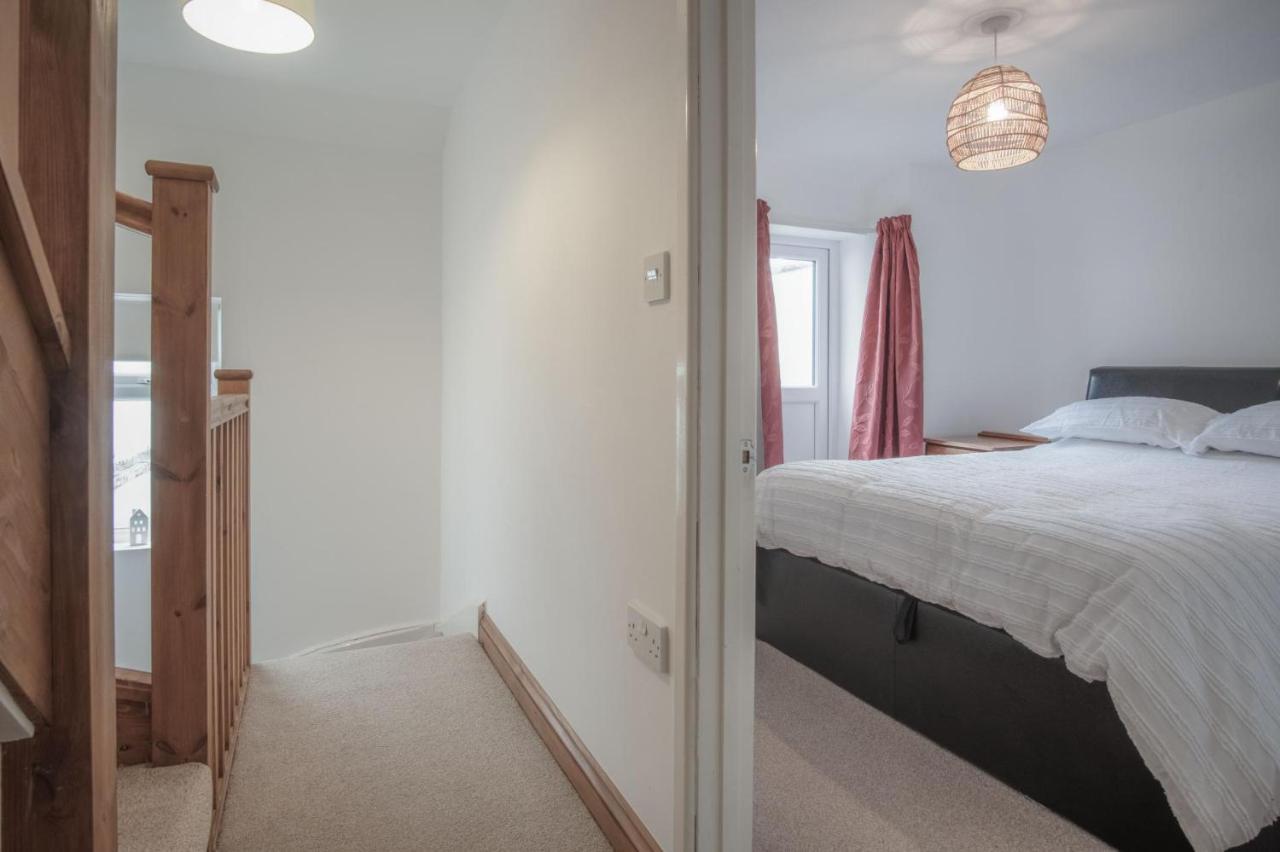 Church Terrace - 3 Bedroom Cottage - ซอนเดอร์สฟุต ภายนอก รูปภาพ