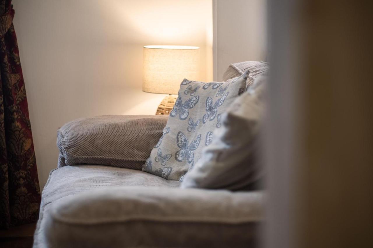 Church Terrace - 3 Bedroom Cottage - ซอนเดอร์สฟุต ภายนอก รูปภาพ